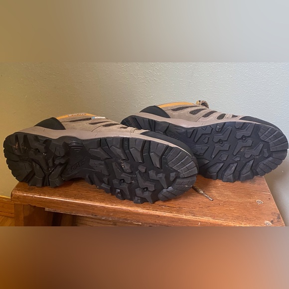 Hi Tec size 7m Hiking shoes - Picture 3 of 5